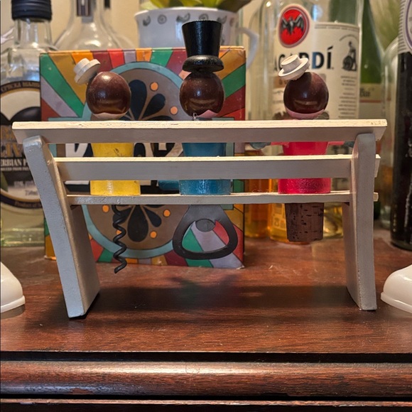 Vintage Ladies and gent on a bench bottle opener bar set - Picture 3 of 4